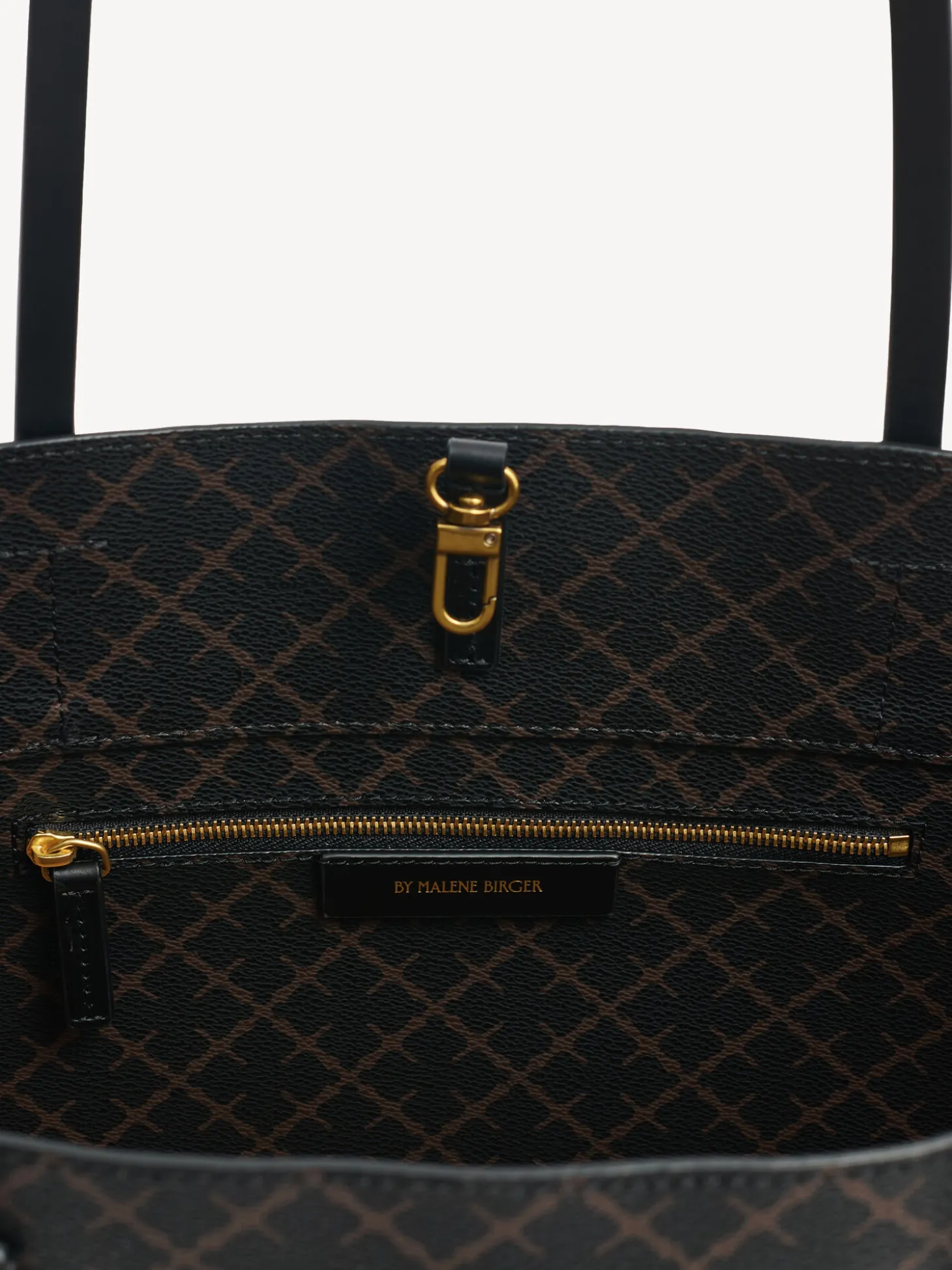 Hot By Malene Birger Abigail tote bag med print DarkChokolate