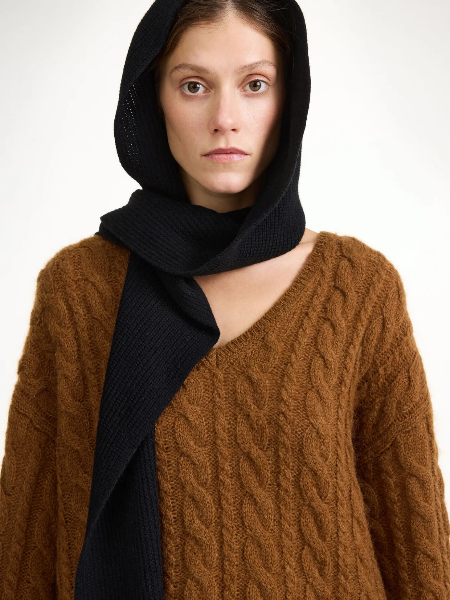 Clearance By Malene Birger Florea tørklæde med hætte Black
