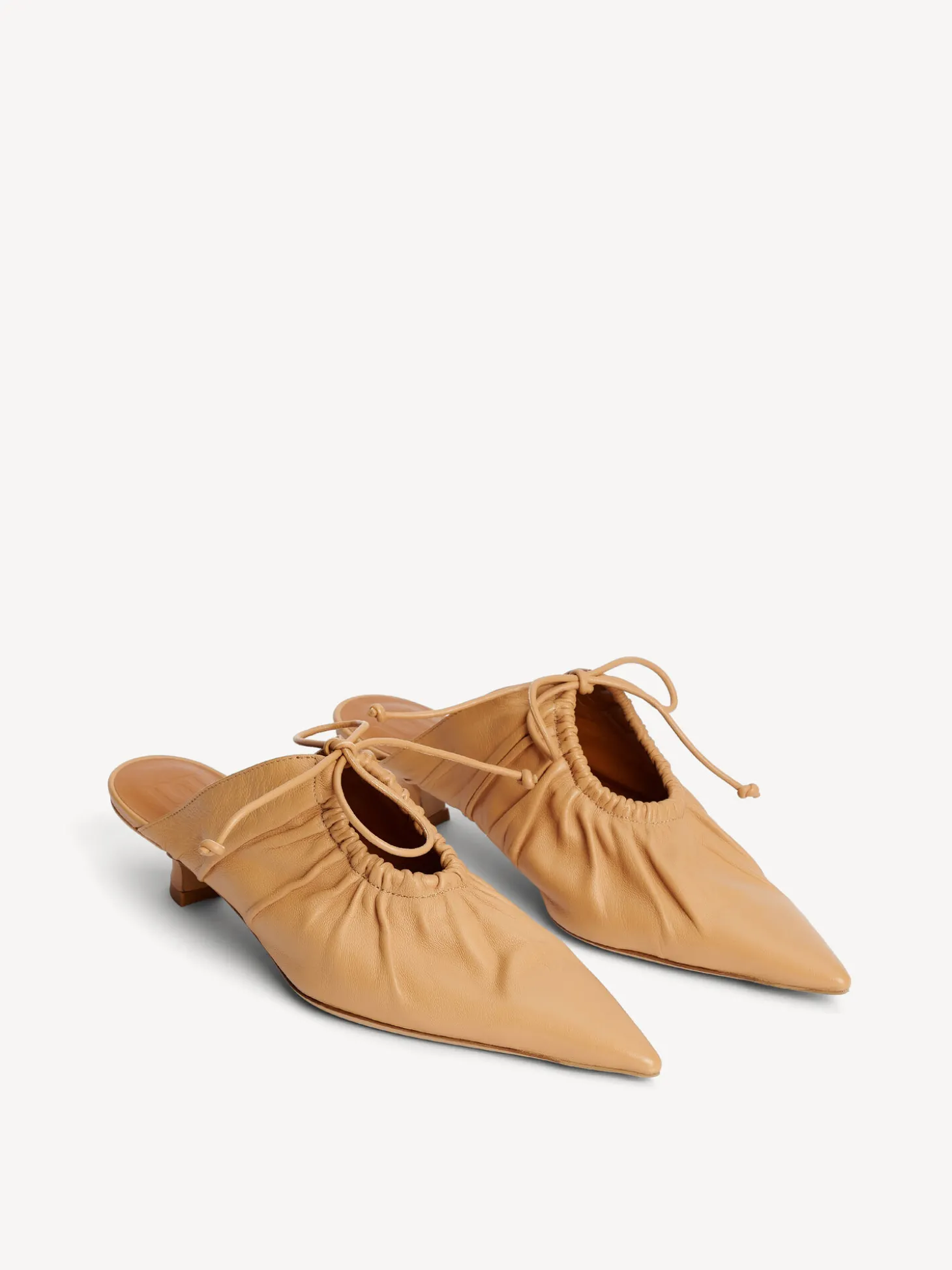 Online By Malene Birger Masey mules i læder SandBeige